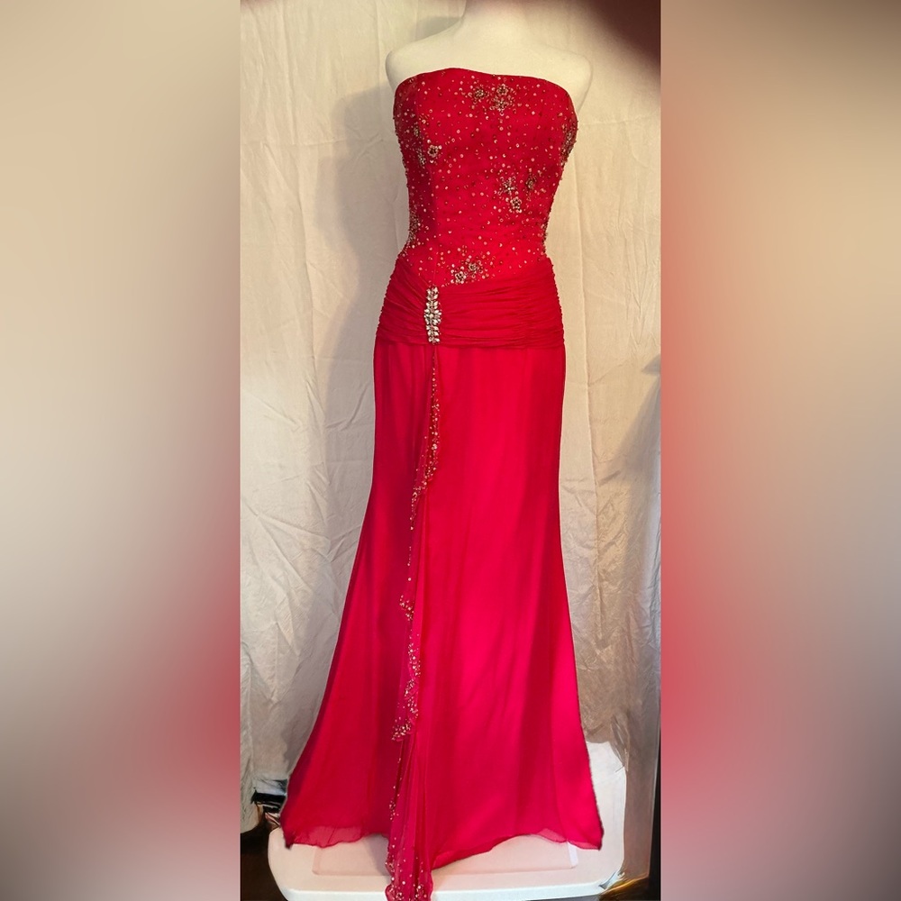 Tiffany & Co. Vibrant fuchsia Strapless Prom Dress